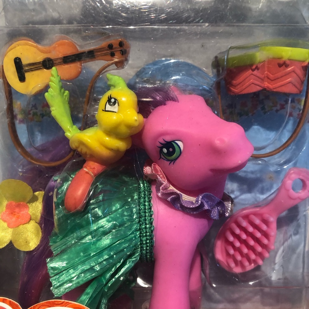 2004 MY LITTLE PONY Butterfly Island / Seaside Celebration w/ Skywishes Toys